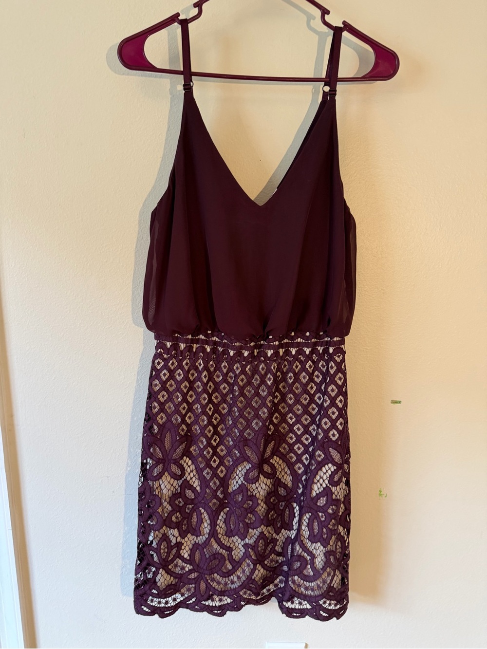 🍷✨ Burgundy Dress by Francesca’s ✨ size L
